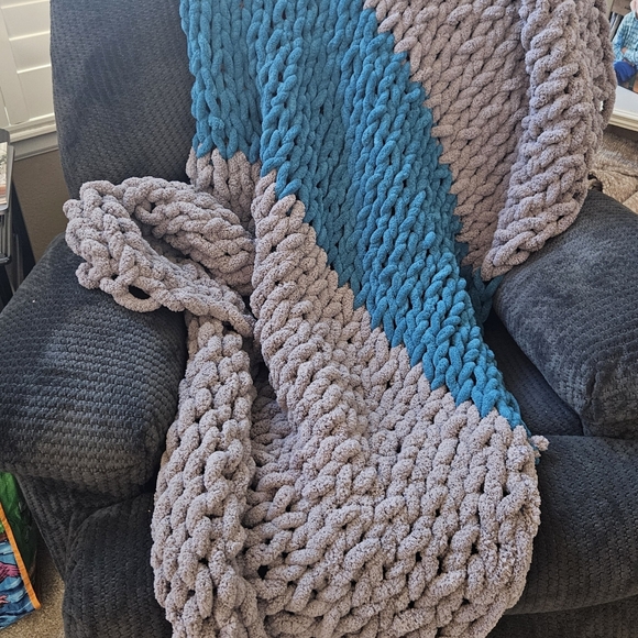 Other - Chunky Knit Blanket in Gray and Blue